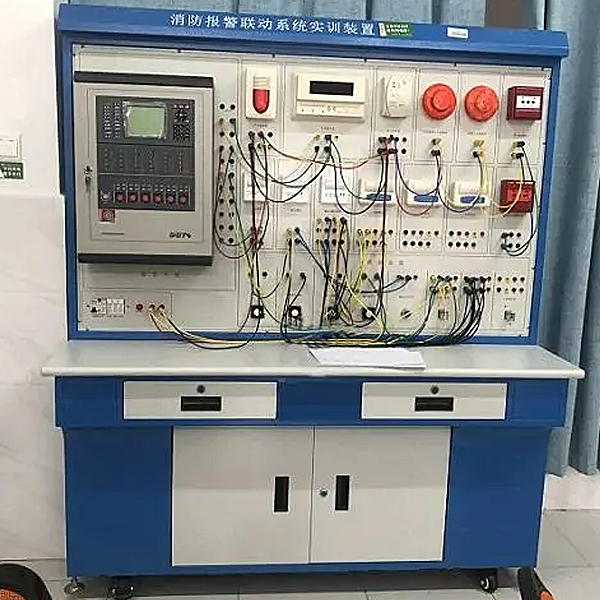 通過PLC實(shí)驗(yàn)臺學(xué)習(xí)物流自動(dòng)化技術(shù)，提高效率降低成本。(圖2)