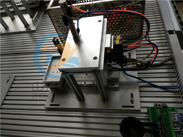 工業(yè)機(jī)器人與智能視覺(jué)系統(tǒng)應(yīng)用實(shí)訓(xùn)裝置,機(jī)器人實(shí)訓(xùn)臺(tái)，裝配單元